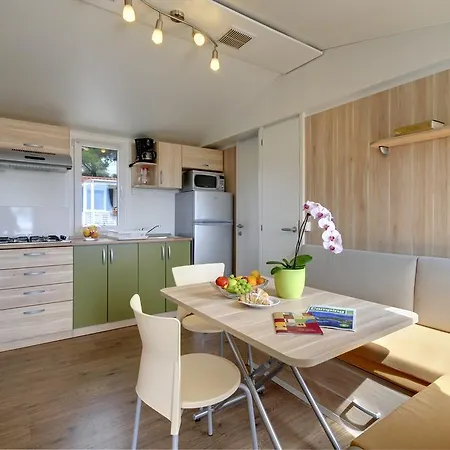 Istrian Village Premium Mobile Homes In Camping Lanterna 4* ポレッチ
