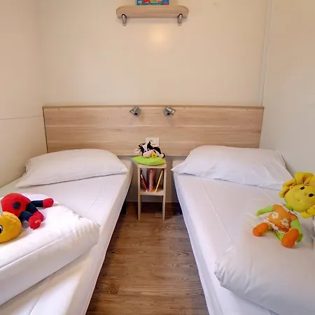 Istrian Village Premium Mobile Homes In Camping Lanterna ホリデーパーク ポレッチ
