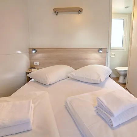 Istrian Village Premium Mobile Homes In Camping Lanterna ホリデーパーク 4*