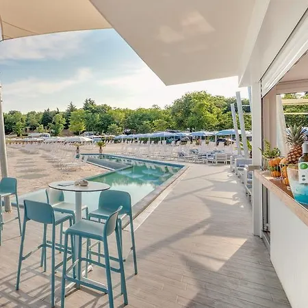 Istrian Village Premium Mobile Homes In Camping Lanterna ホリデーパーク 4*