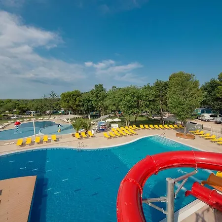 ホリデーパーク Istrian Village Premium Mobile Homes In Camping Lanterna ポレッチ