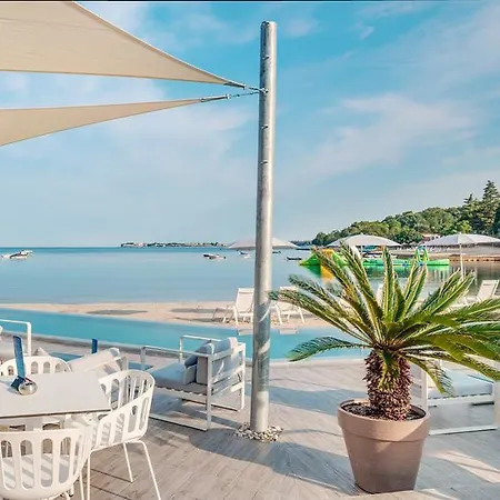 Istrian Village Premium Mobile Homes In Camping Lanterna 4* ポレッチ