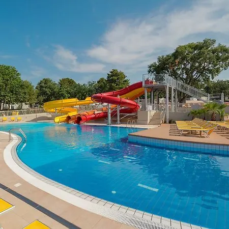 Istrian Village Premium Mobile Homes In Camping Lanterna ポレッチ