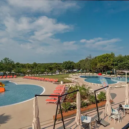 ホリデーパーク Istrian Village Premium Mobile Homes In Camping Lanterna ポレッチ